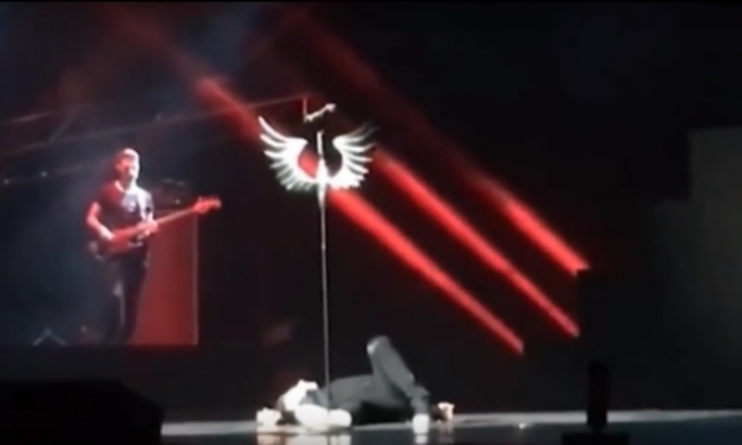 VIDEO: Ruski predstavnik za Evrosong se onesvestio na bini!