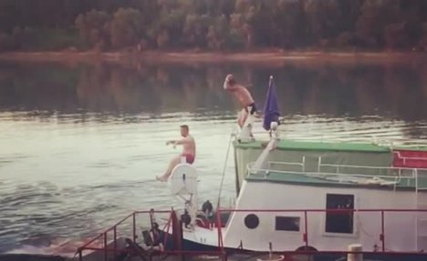 (VIDEO) ŠIJANOVE AKROBACIJE: Mirko skakao u vodu, a drugar...
