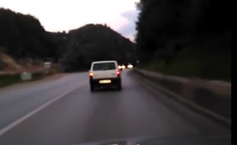 (VIDEO) STRAVIČAN SUDAR U BOSNI: Vozio pijan po putu, sve snimio drugi vozač