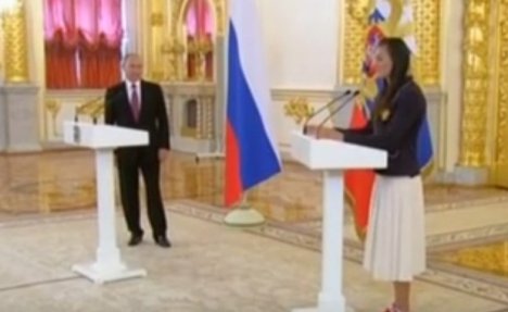 (VIDEO) SUZA SUZU STIŽE Išinbajeva se rasplakala pred Putinom: Odstranili su nas na grub način
