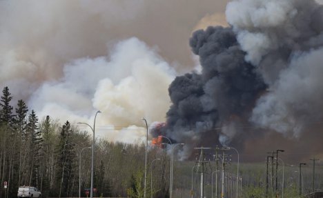 (VIDEO) VANREDNO STANJE U ALBERTI: Još gori požar zbog kog je evakuisano 88.000 ljudi
