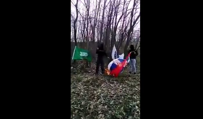VIDEO: Vehabije palile zastavu Srbije 