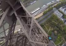 VIDEO: Vrtoglavica u Parizu: Goloruk se je popeo na Eiffelov toranj