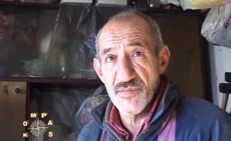 (VIDEO) ŽIVI KO PAS: Zoran osakaćen i sam spava u štali