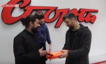 (VIDEO) ZVEZDA TV: Evo kako je Damir Kahriman upoznao đakona Blagoja i poklonio mu svoje rukavice
