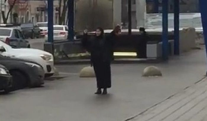 VIDEO: Žena šetala Moskvom sa odsečenom glavom deteta u ruci