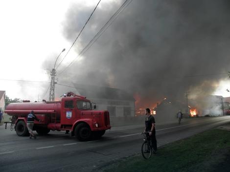 VIŠEMILONSKA ŠTETA Izgorela fabrika nameštaja u Kovačici, izbegnuta eksplozija
