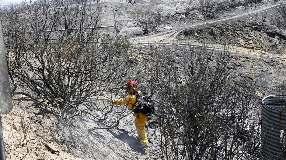 Vatrogasci suzbijaju požar u severnom delu Los Anđelesa   