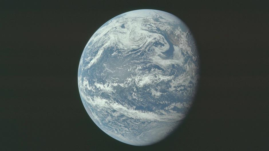 Već 100 godina Zemlja ima barem još jedan satelit