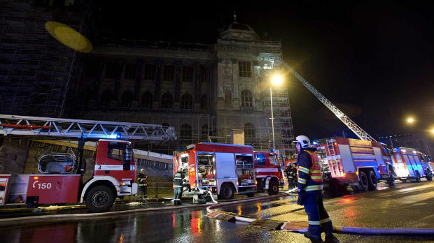 Veliki požar u Narodnom muzeju u Pragu