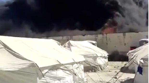 Veliki požar u izbegličkom kampu u Grčkoj