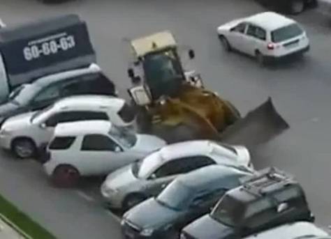 Video iz Rusije: Bageristu premlatili jer im je uništio vozila