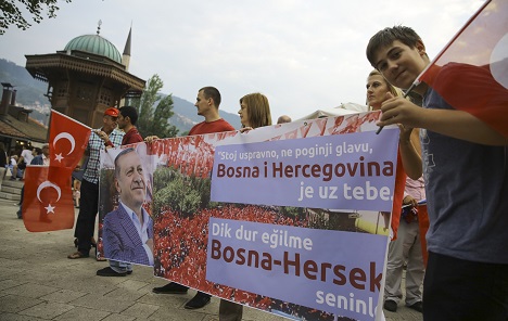 Više stotina građana Sarajeva podržalo vlasti u Turskoj