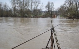 
					Vlada poslala sušače vlage za poplavljene kuće u Kraljevu 
					
									