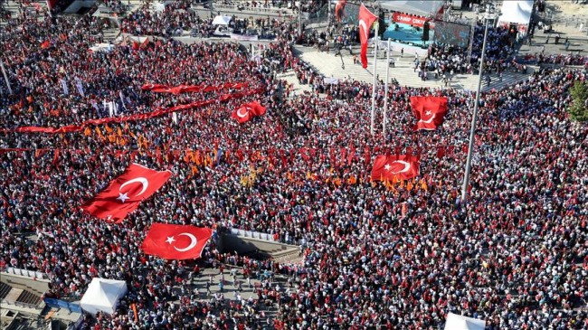 Vladajuća AKP i najveća opoziciona stranka održali zajedničke proteste protiv državnog udara
