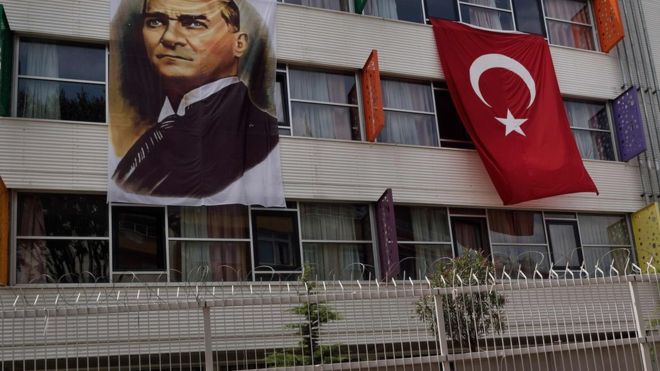 Vlasti u Turskoj zatvorile 2.300 škola, javnih ustanova i organizacija