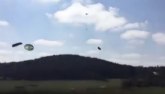 Vojska SAD bacila tri hamvija iz aviona /VIDEO