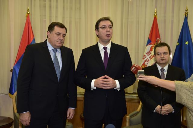 Vučić: Cela srpska vlada na obeležavanju Dana RS