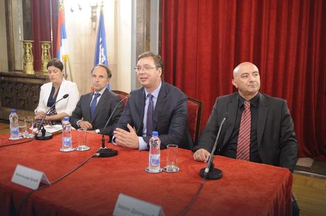 Vučić: Kukasti krstovi usred Evrope važnije su pitanje od formiranja vlade