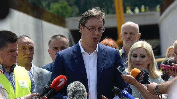 Vučić: Prekid skupštine pomera konsultacije o vladi za jedan dan