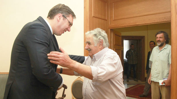 Vučić i Muhika o jačanju saradnje 