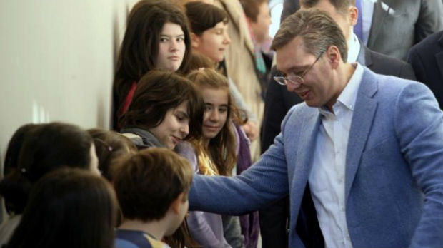 Vučić obišao radove na obnovi škole u Rajkoviću