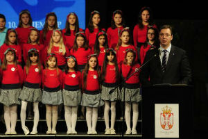 Vučić u Dečjem KC: Svima ista prava, ali i jednake šanse