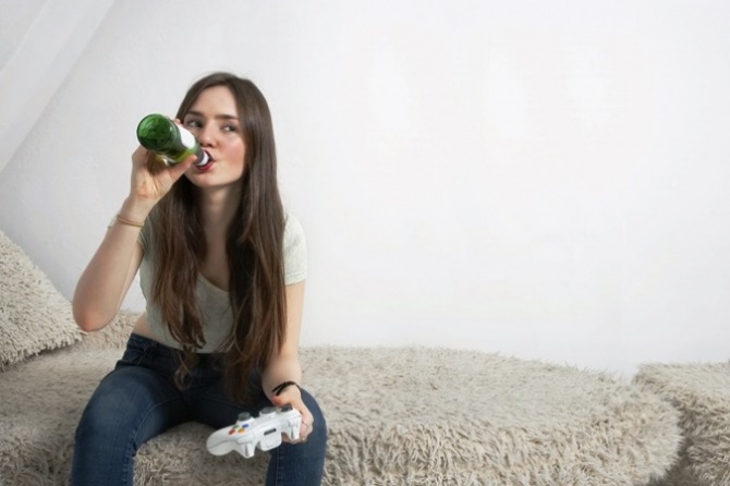 ŽIVELE! 7 razloga zašto bi žene trebalo da piju PIVO 