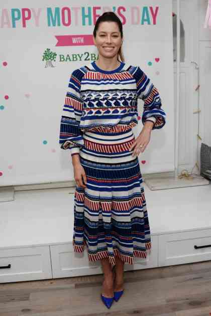 Za sve mršavice: Haljina Džesike Bil koja vizuelno dodaje kilograme