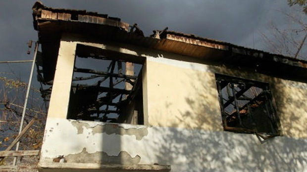 Zapaljena srpska kuća u Orahovcu