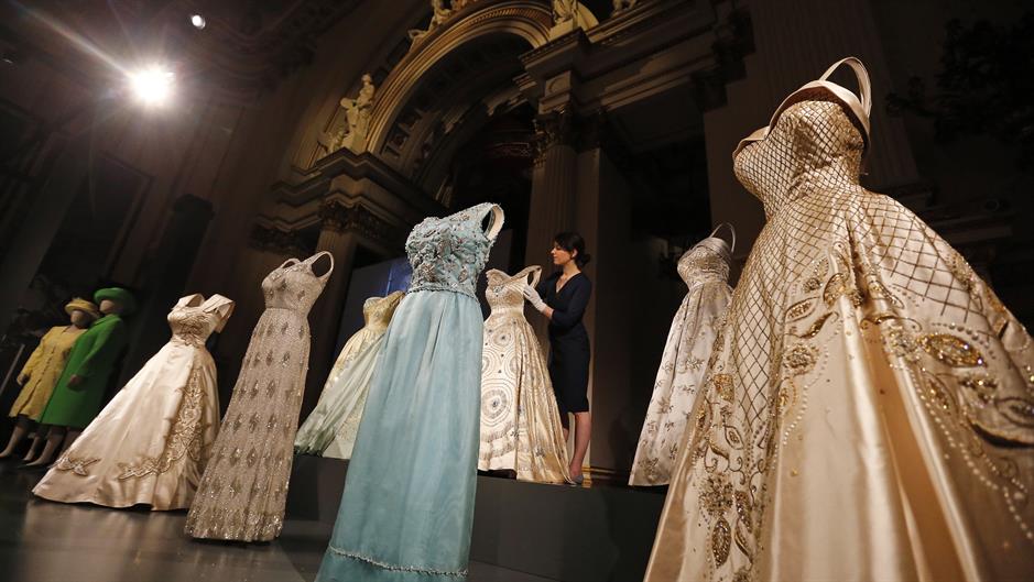Zavirite u orman kraljice: Izložba haljina Elizabete Druge