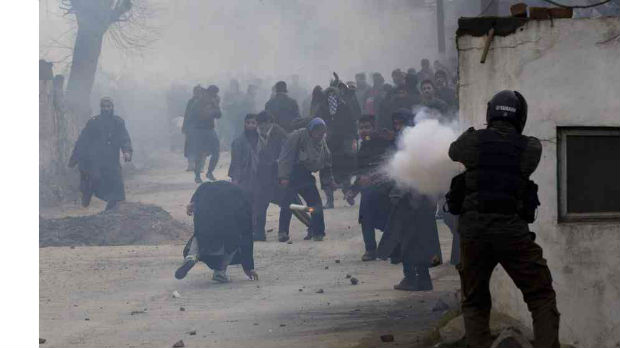 Žestoki sukobi u Kašmiru, stotine ljudi povređeno