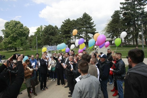 Zoran Živković puštao balone na Tašmajdanu