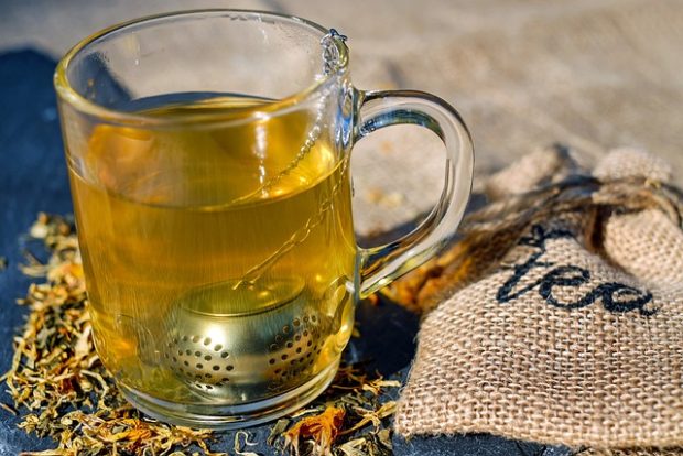 Направите чај који ублажава бол у грлу за неколико секунди