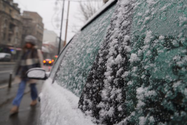 У Србији сутра ледени дан, пре подне местимично слаб снег