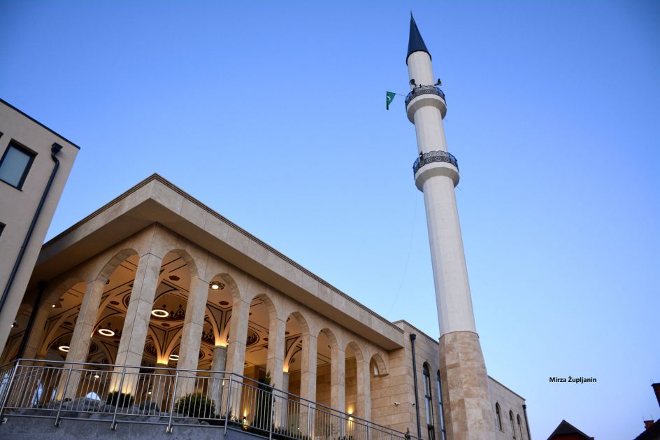 الجامع “المركز الإسلامي غازلار” في نوفي بازار ختام لكل نجاح