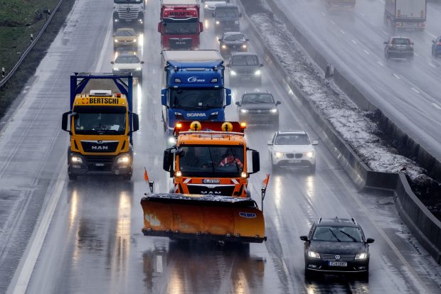 Отказане стотине летова широм Немачке због снежне олује