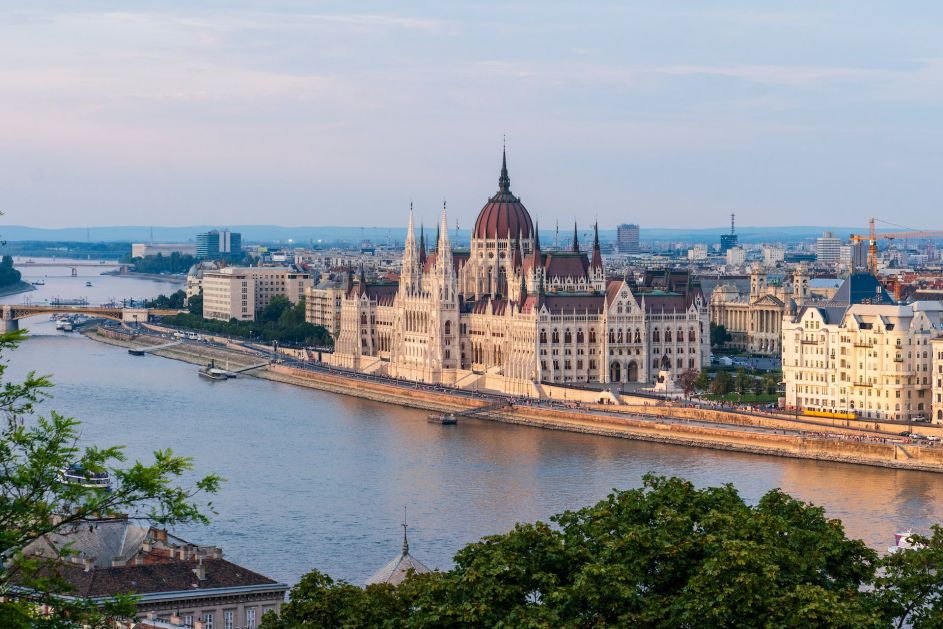 Орбанов помоћник: Мађарска спремна за договоре са ЕУ о одмрзавању фондова