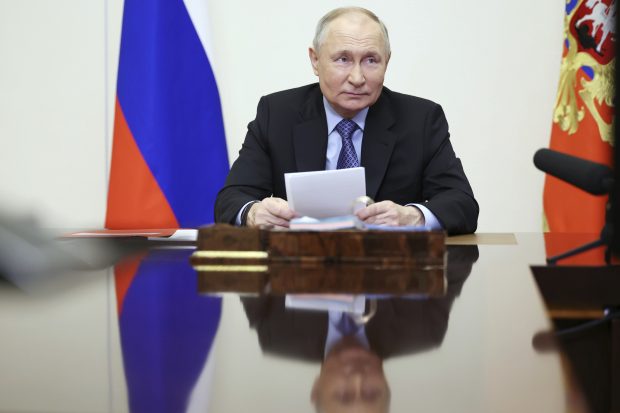 Путин честитао Вучићу Дан државности: И даље ћемо јачати стратешко партнерство