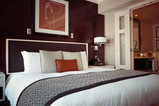 Не брукајте се: Да ли је препоручљиво сређивати кревет при напуштању хотела? Стручњаци нуде бонтон савете