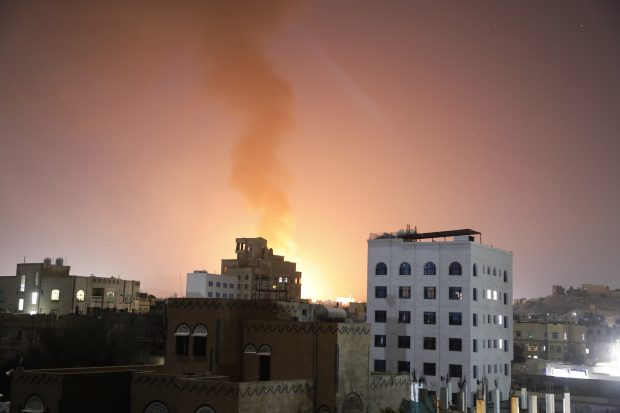 Хути гађали амерички танкер, САД и Велика Британија ракетирале главни град Јемена