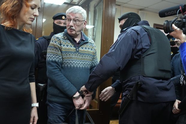 Руски борац за људска права Олег Орлов осуђен на две и по године затвора
