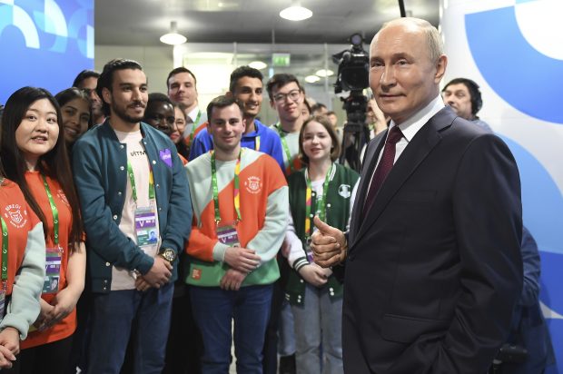 Путин: САД пустиле духа из боце, традиционалне вредности темељ постојања