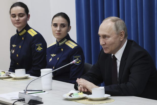 Путин рекао да се труди да не показује емоције на састанцима са припадницима СВО
