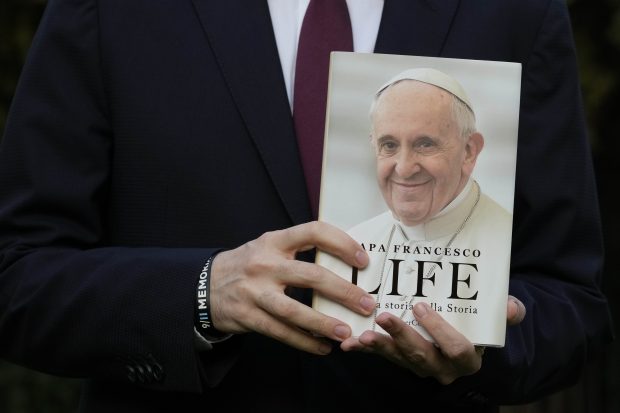 АНСА: Папа осудио антисемитизам у Европи у аутобиографији