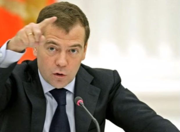 Медведев: Француска војска биће уништена ако се појави у Украјини