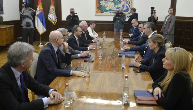 Почео састанак председника Вучића са амбасадорима земаља Квинте