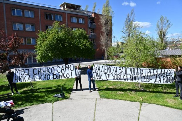 Студенти блокирали Филозофски, уједињени у једно: Тражи се смена Динка Грухоњића, блокада до даљег (ФОТО)