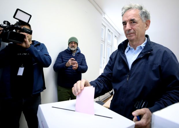 Пуповац гласао на изборима, позвао српску заједницу да искористи бирачко право