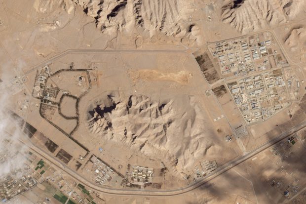 Медији: Сателитски снимци показују штету у иранској бази након напада Израела